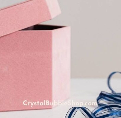 caja misteriosa de ropa se llama crystalbox y es de CRYSTAL BUBBLE